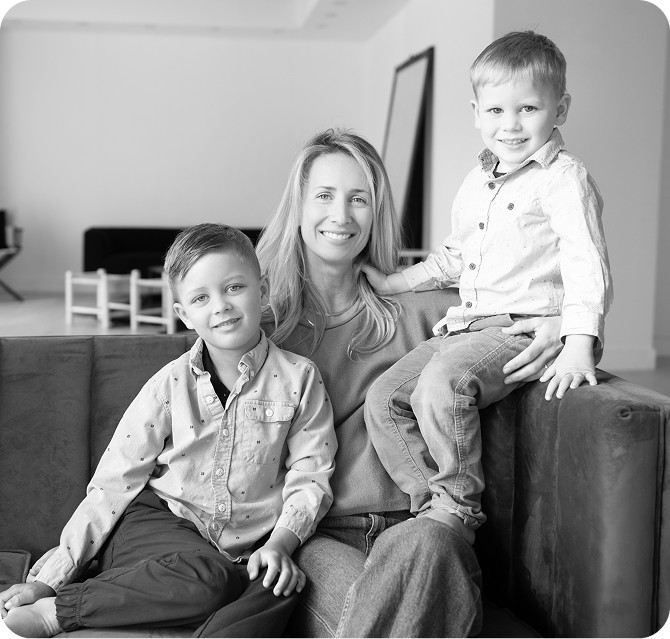 Mom creators collaborating